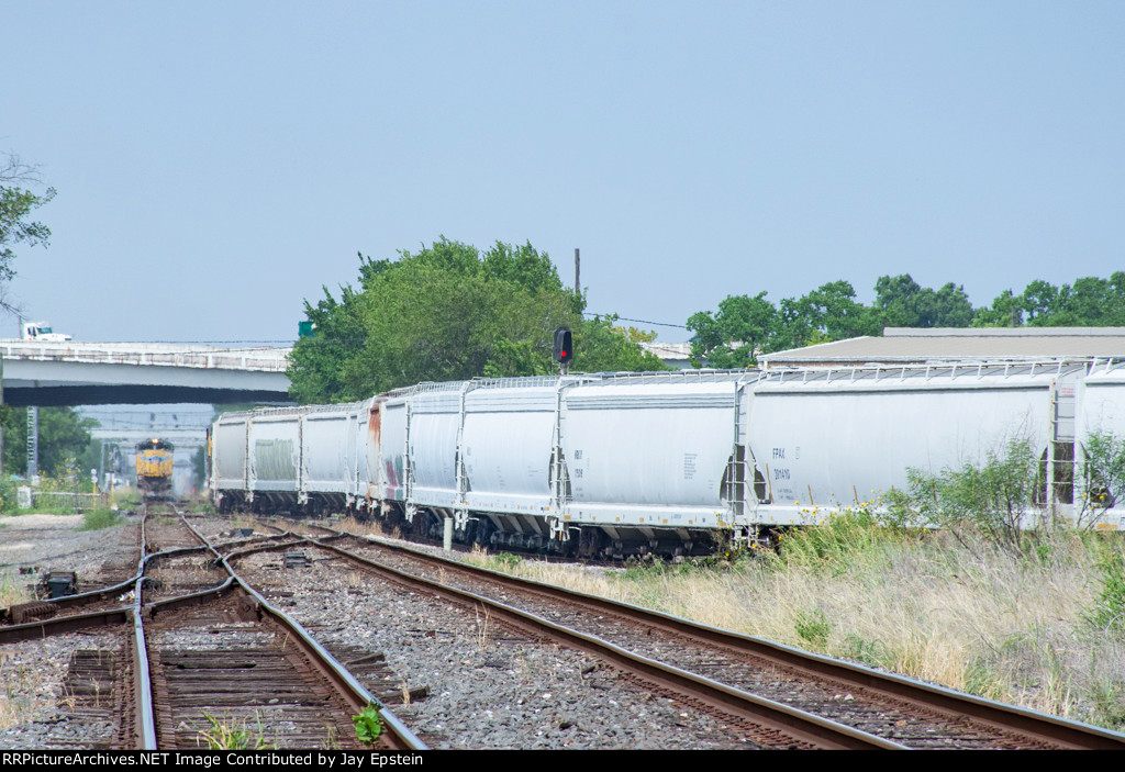 Covered Hoppers make their way onto the Terminal Sub at Tower 26